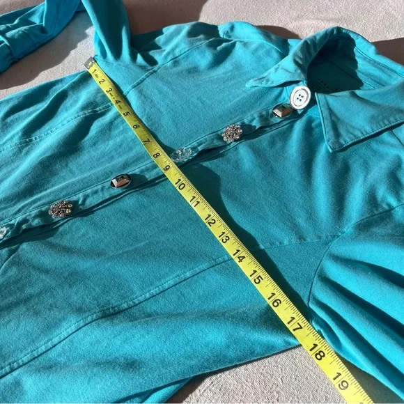 Neon Buddha Blue Sparkly Buttons Tunic
Size Medium - Picture 8 of 13